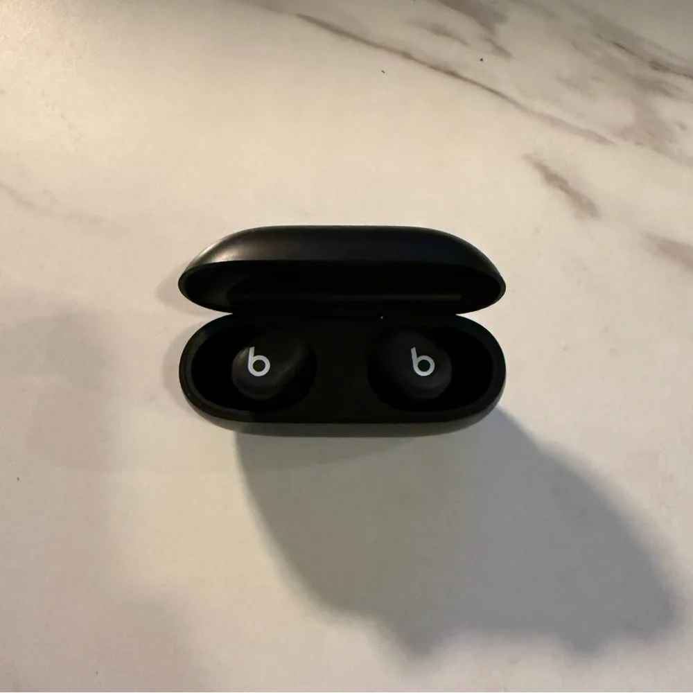Beats by Dre Black Wireless Earbuds Like New